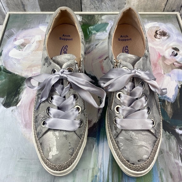 Softwaves Metallic Silver Camo Sneakers Size 7.5. - Picture 3 of 13